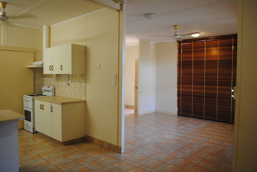 Kitchen, Dining & Lounge 