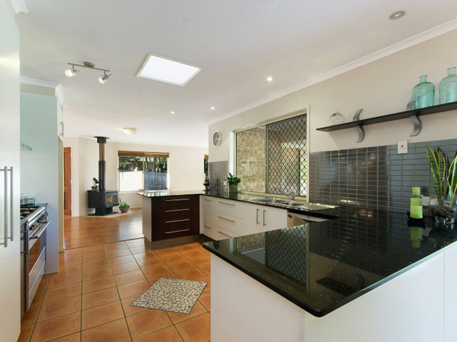 38 Rainbird Court Palmwoods kitchen 
