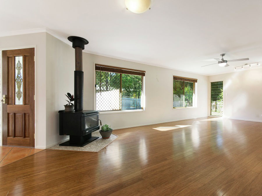 38 Rainbird Court Palmwoods living area