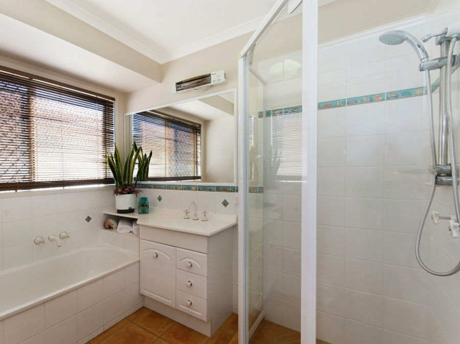 38 Rainbird Court Palmwoods bathroom