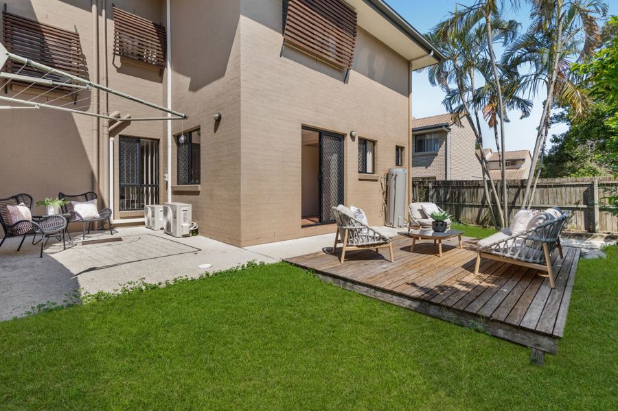 Property in Carina Heights - Offers Over $929,000