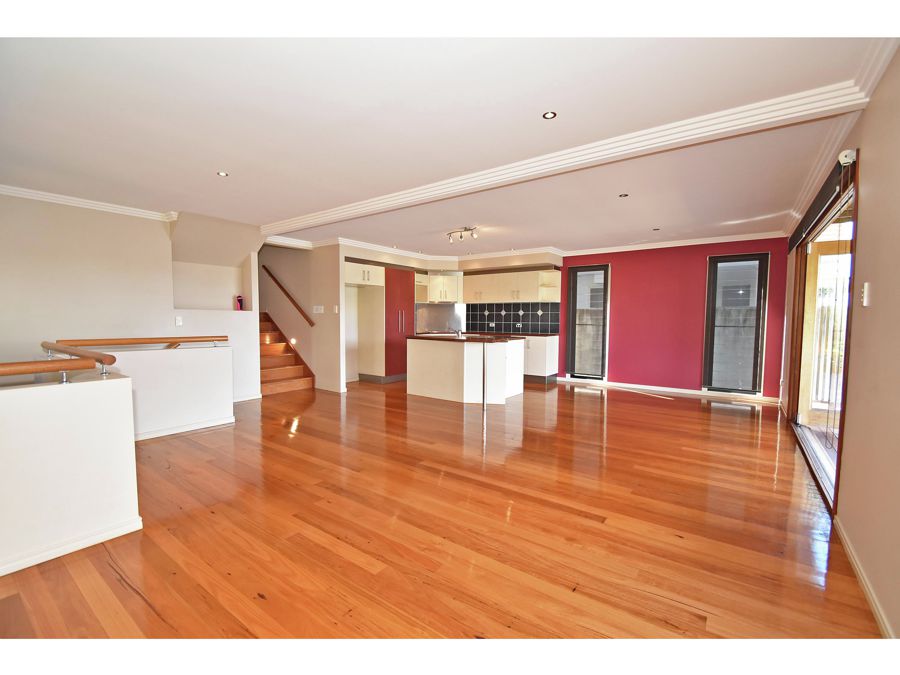Property in Holland Park West - Leased for $770