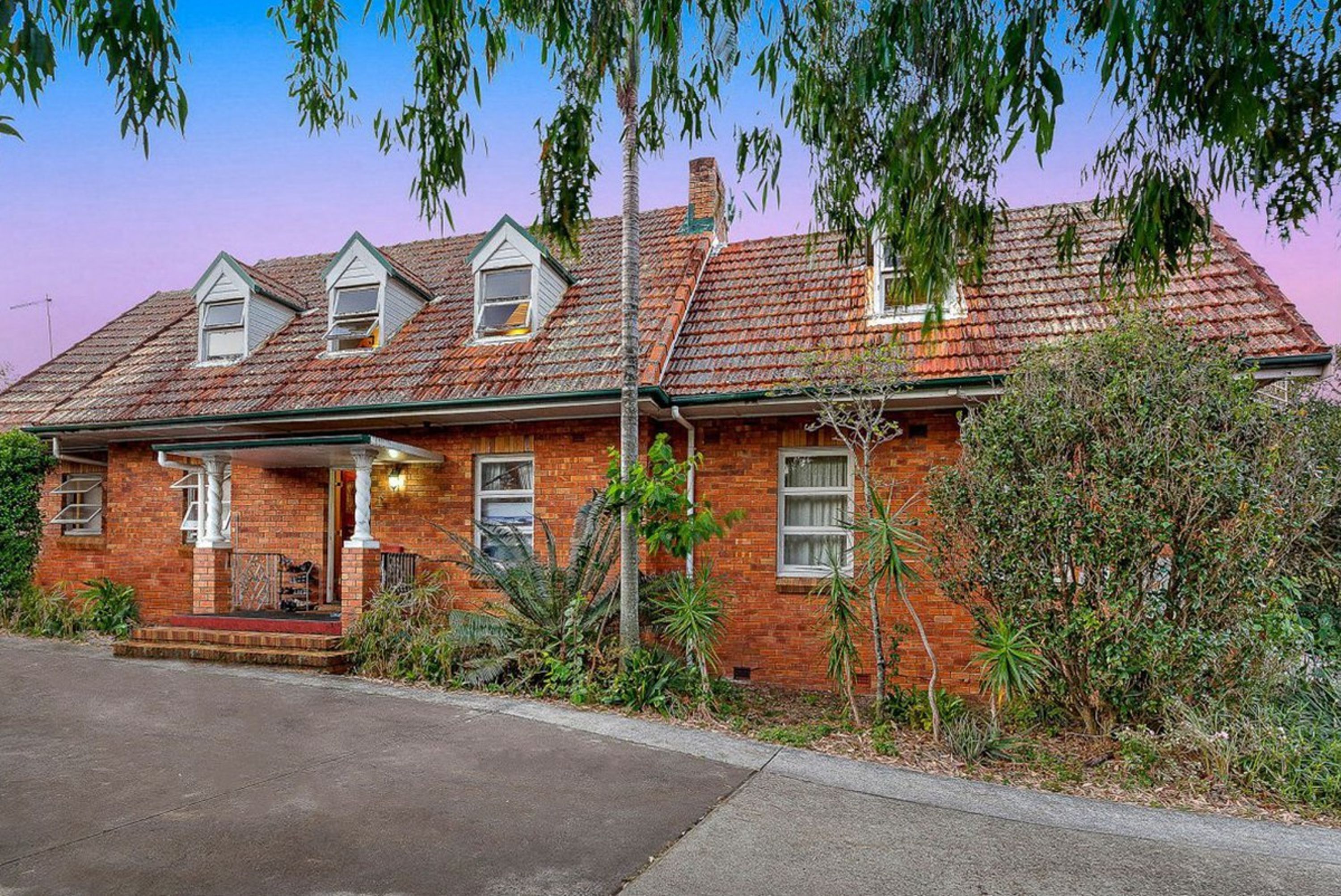 Property in Macgregor - $850,000+ [Unique Residence - Homestead on 1212m2]