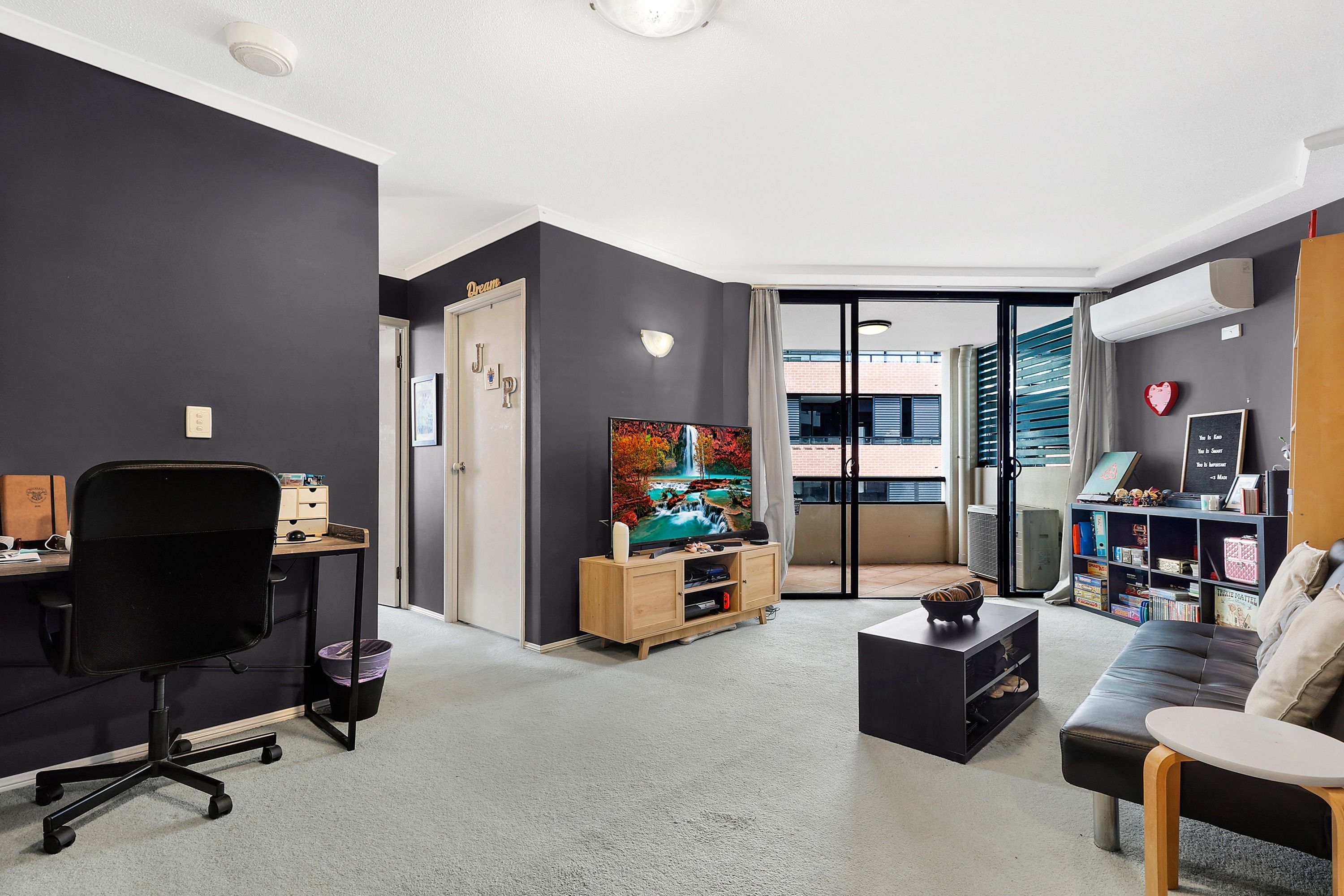 Property in South Brisbane - $349,000 [ Minutes Walk to Brisbane State High! ]