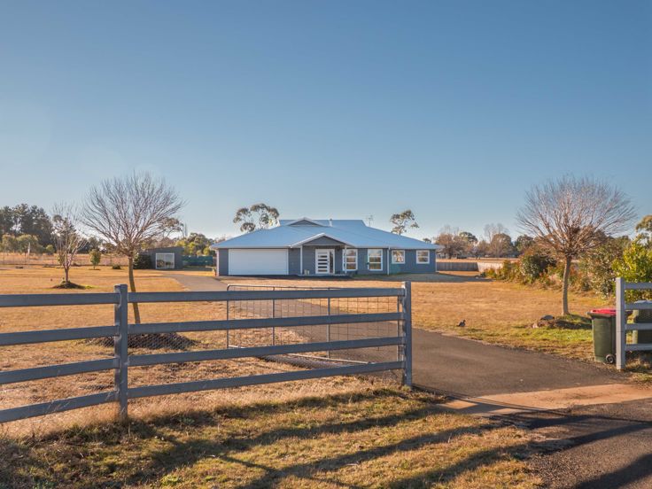 Property in Armidale - Auction Guide $750,000