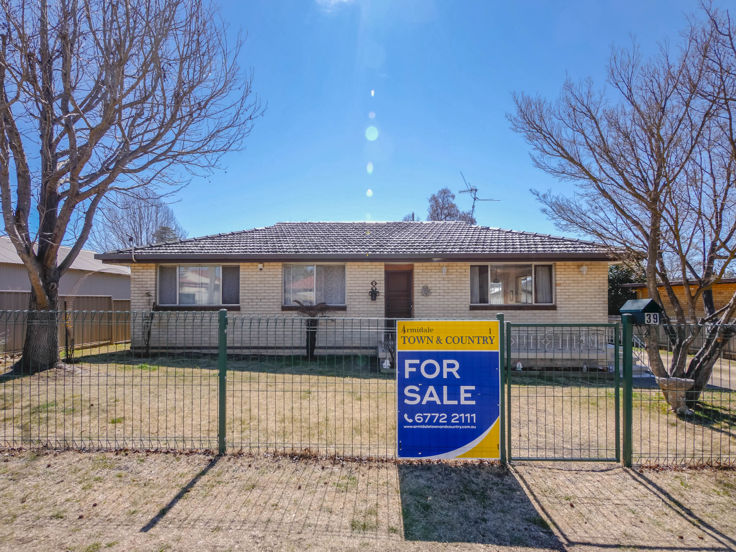 Property in Armidale - Auction Guide $240,000-$250,000