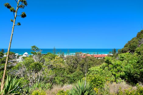 Nobby Beach real estate Sold