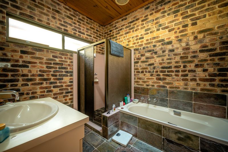 Real Estate in Valla