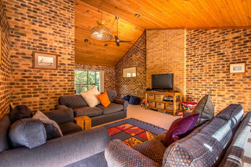 Real Estate in Valla