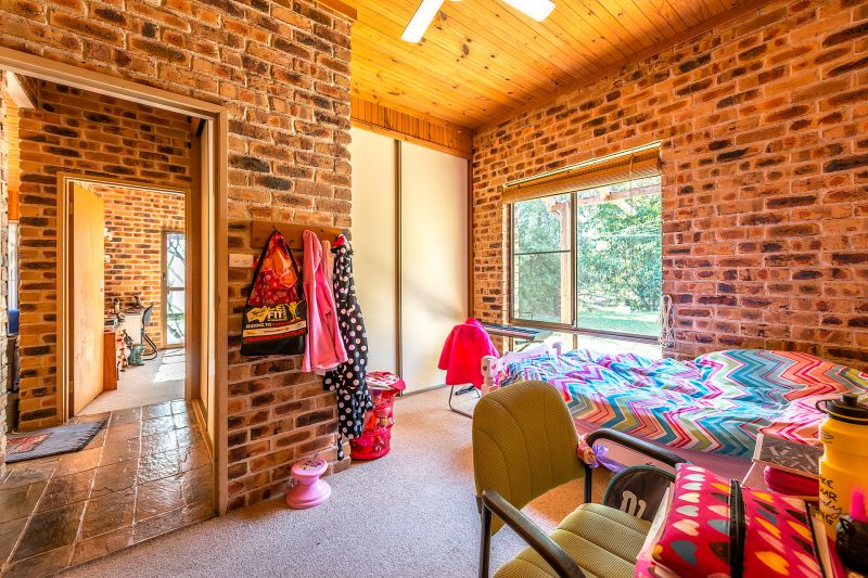 Real Estate in Valla