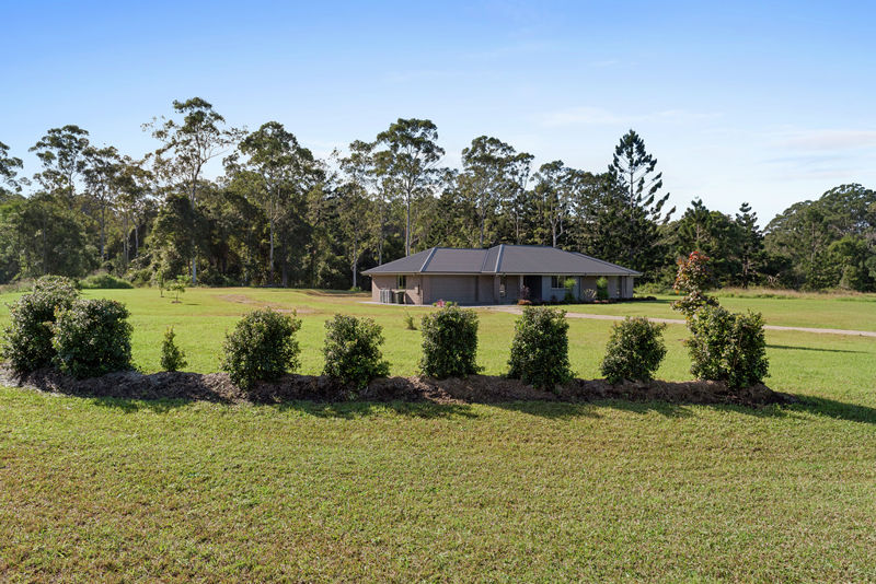 Real Estate in Valla