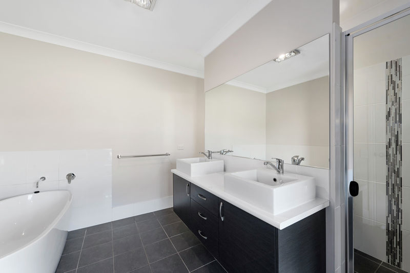 Real Estate in Valla