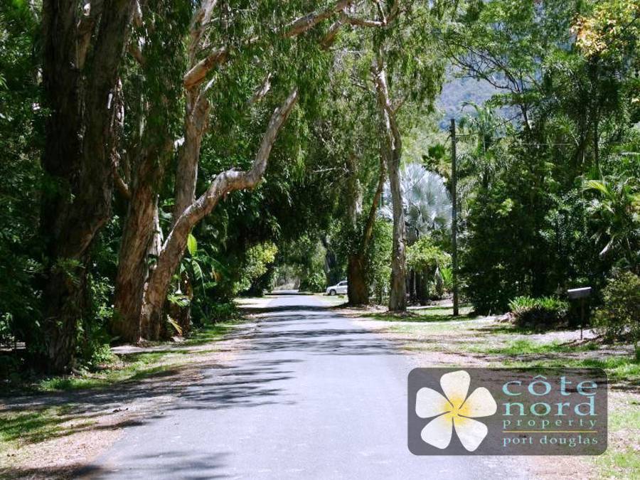 Looking along the tropical haven location, Oak St