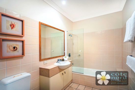 Spacious and cool bathroom