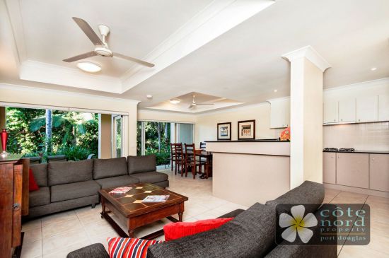 Open plan living with new blinds and lounge suite