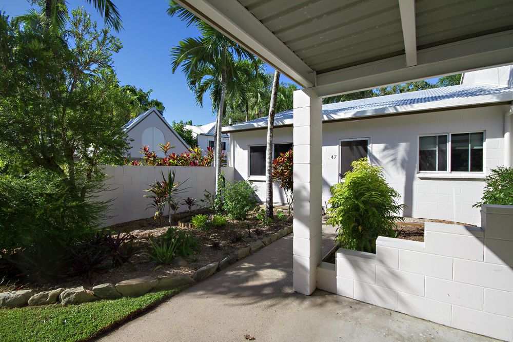 Neat Port Douglas unit for sale