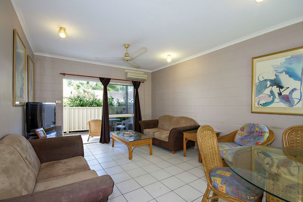Spacious lounge dining area