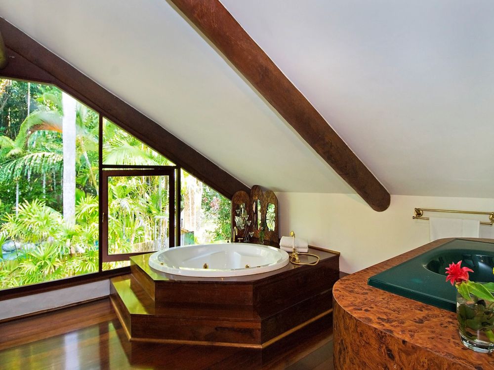 Jacuzzi spa bath with a view, ensuite, upstairs