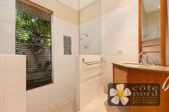 Ensuite twin showers, separate WC