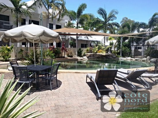 Sparkling resort swimming pool