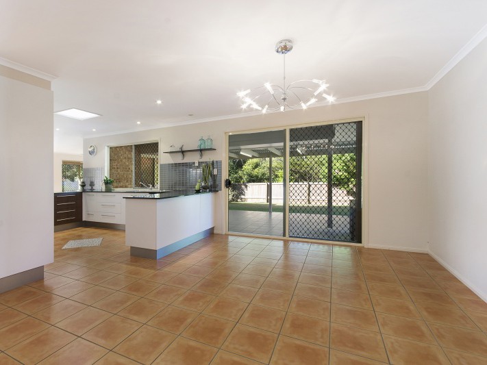 38 Rainbird Court Palmwoods meals area