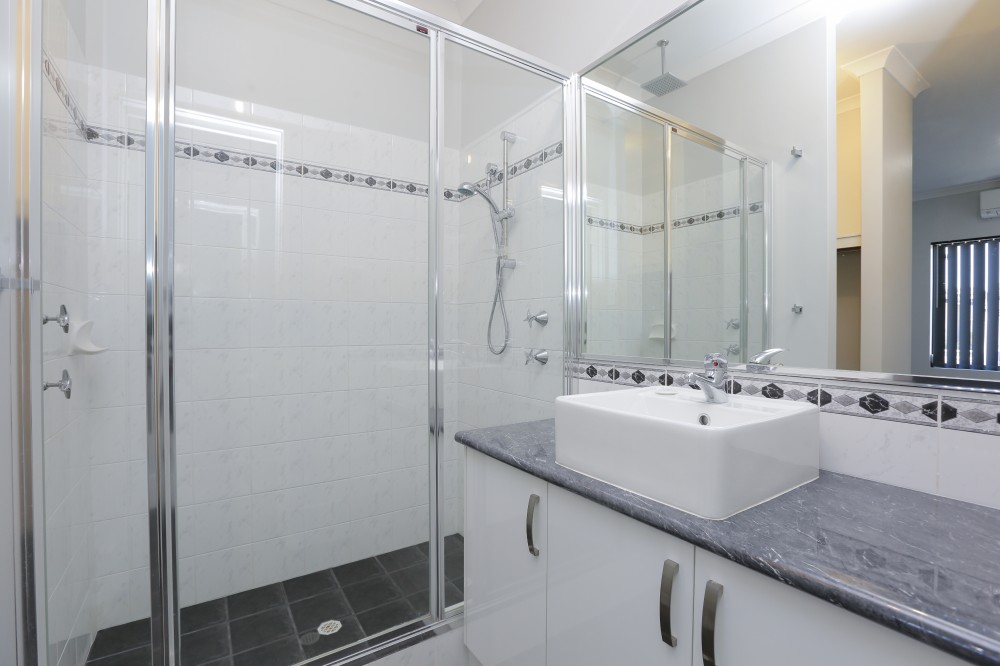 Real Estate in Lakelands