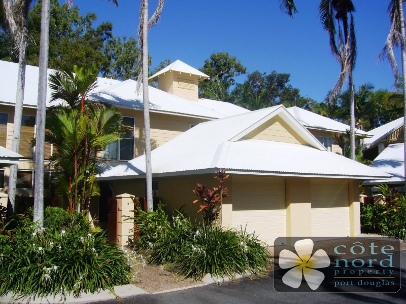Glamorous Port Douglas villa for sale