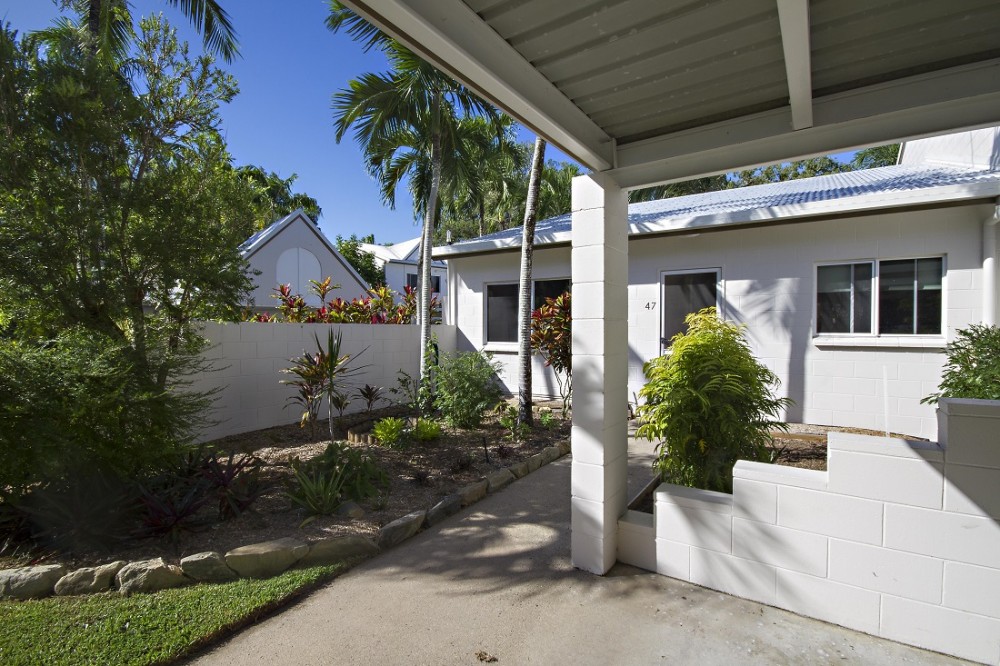 Neat Port Douglas unit for sale