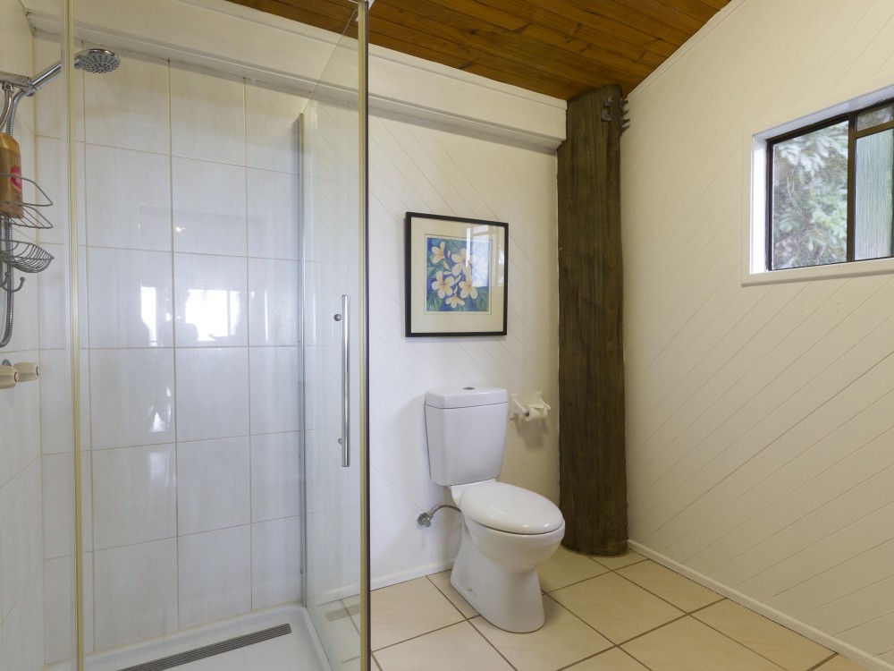 Ensuite to the main bedroom