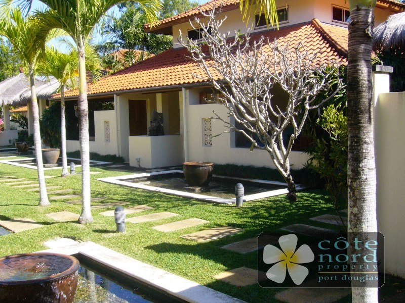 Small, prestige Port Douglas complex, villa for sa