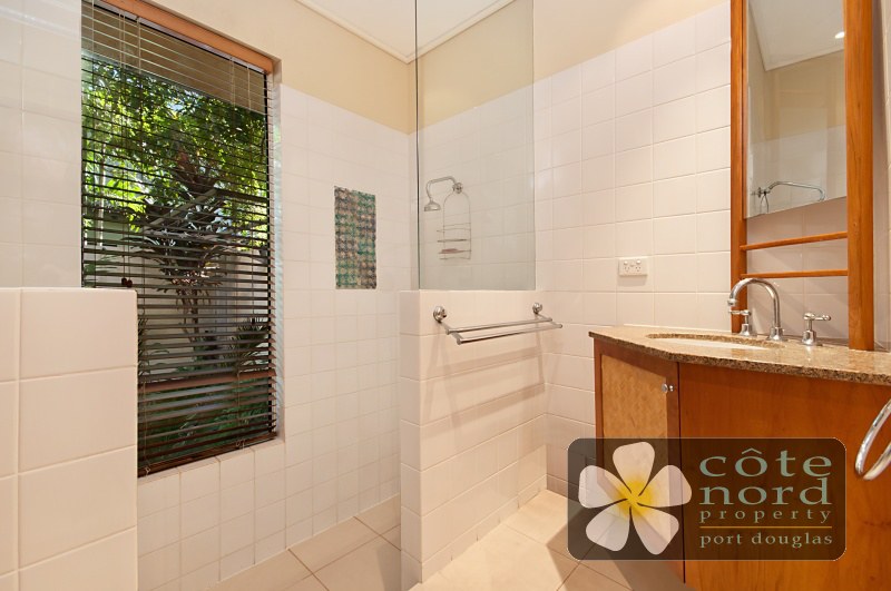 Ensuite twin showers, separate WC