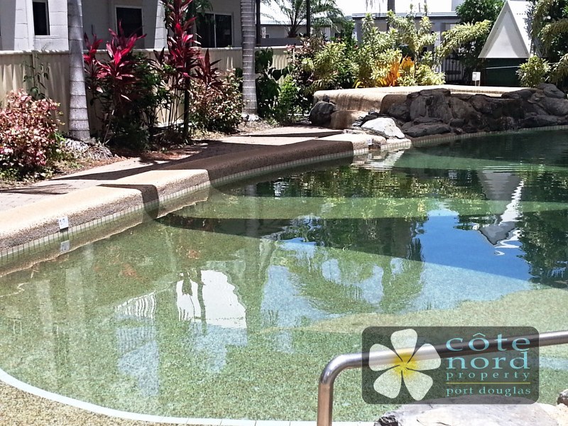 Swimming pool and jazuzzi to enjoy