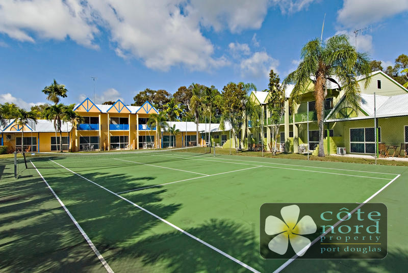 Apartment for sale overlooking the tennis court.