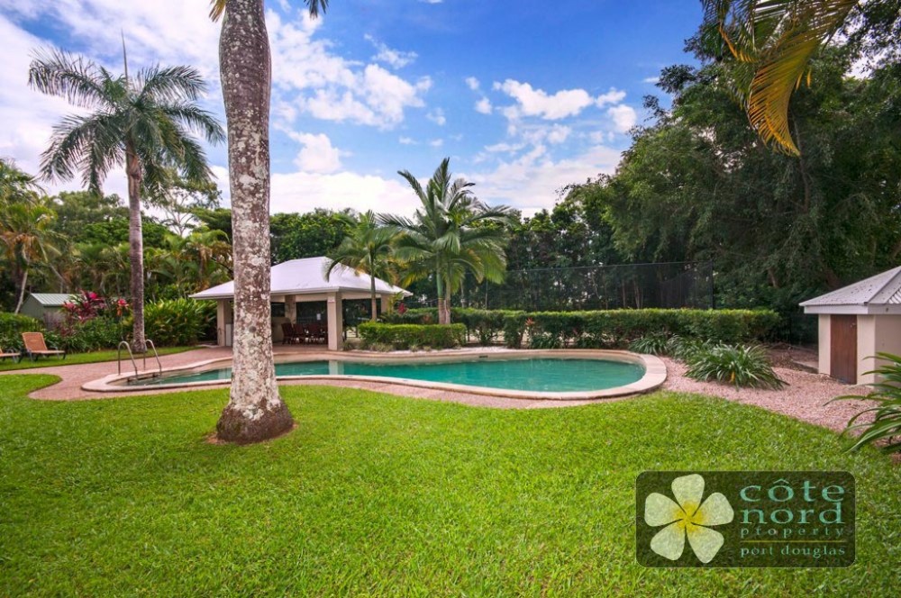 Second heated swimming pool in the resort