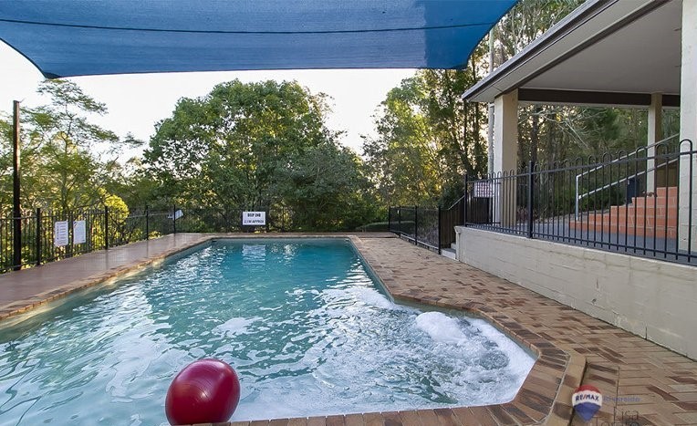 Real Estate in Sinnamon Park