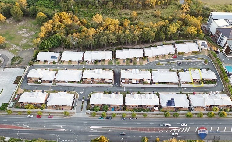 Real Estate in Sinnamon Park