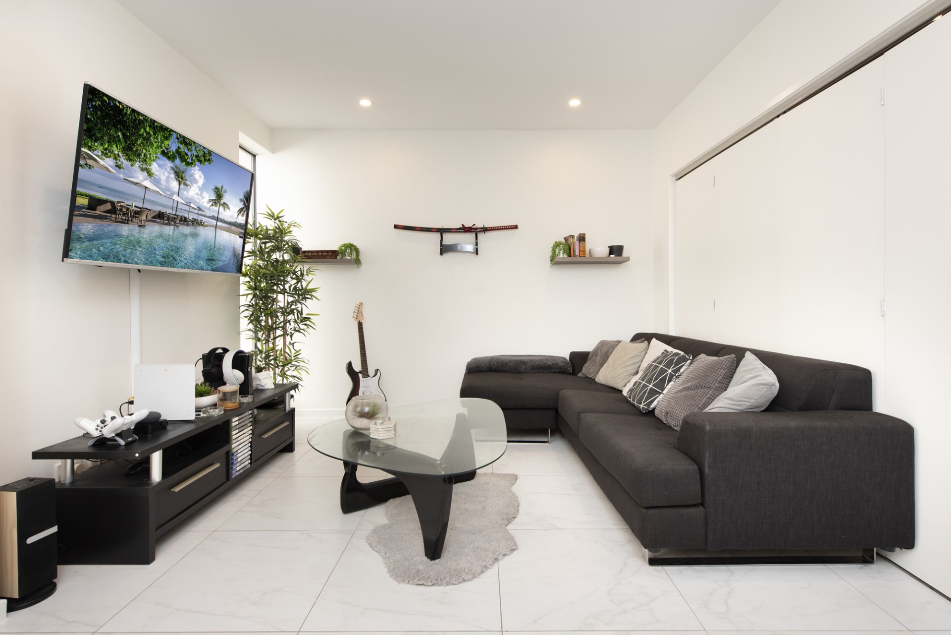 Holland Park West real estate For Sale