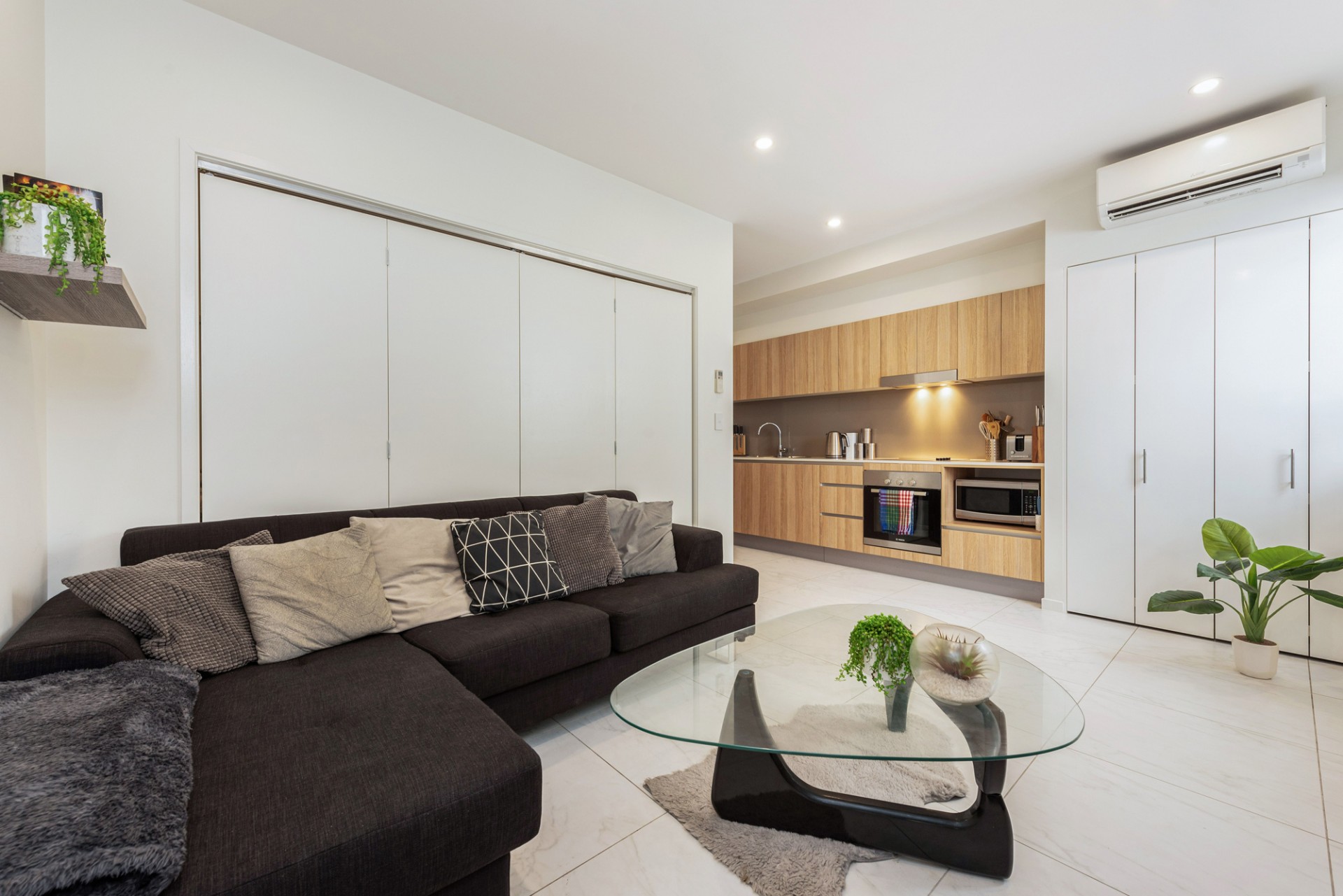 Holland Park West Properties For Sale