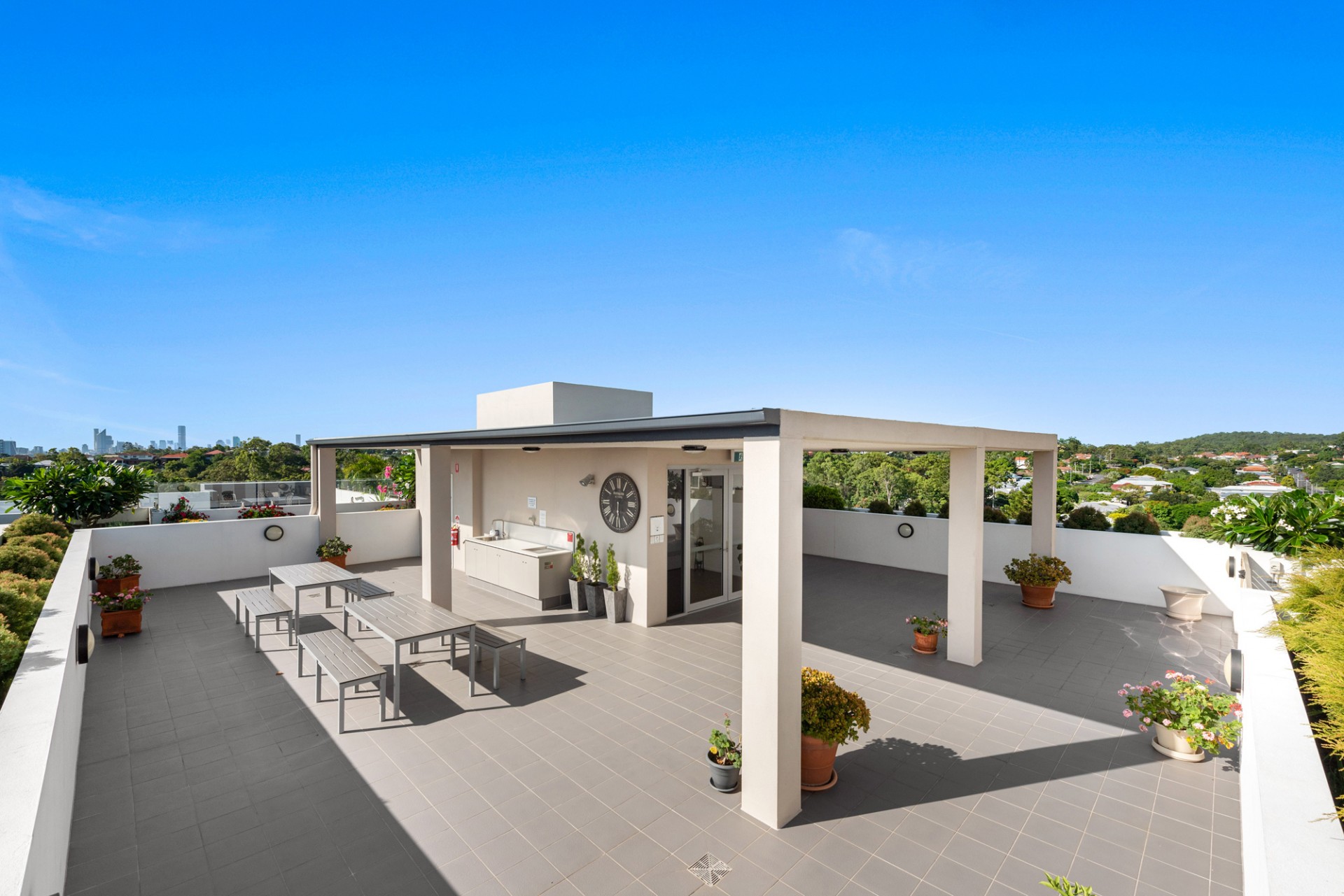 Real Estate in Holland Park West