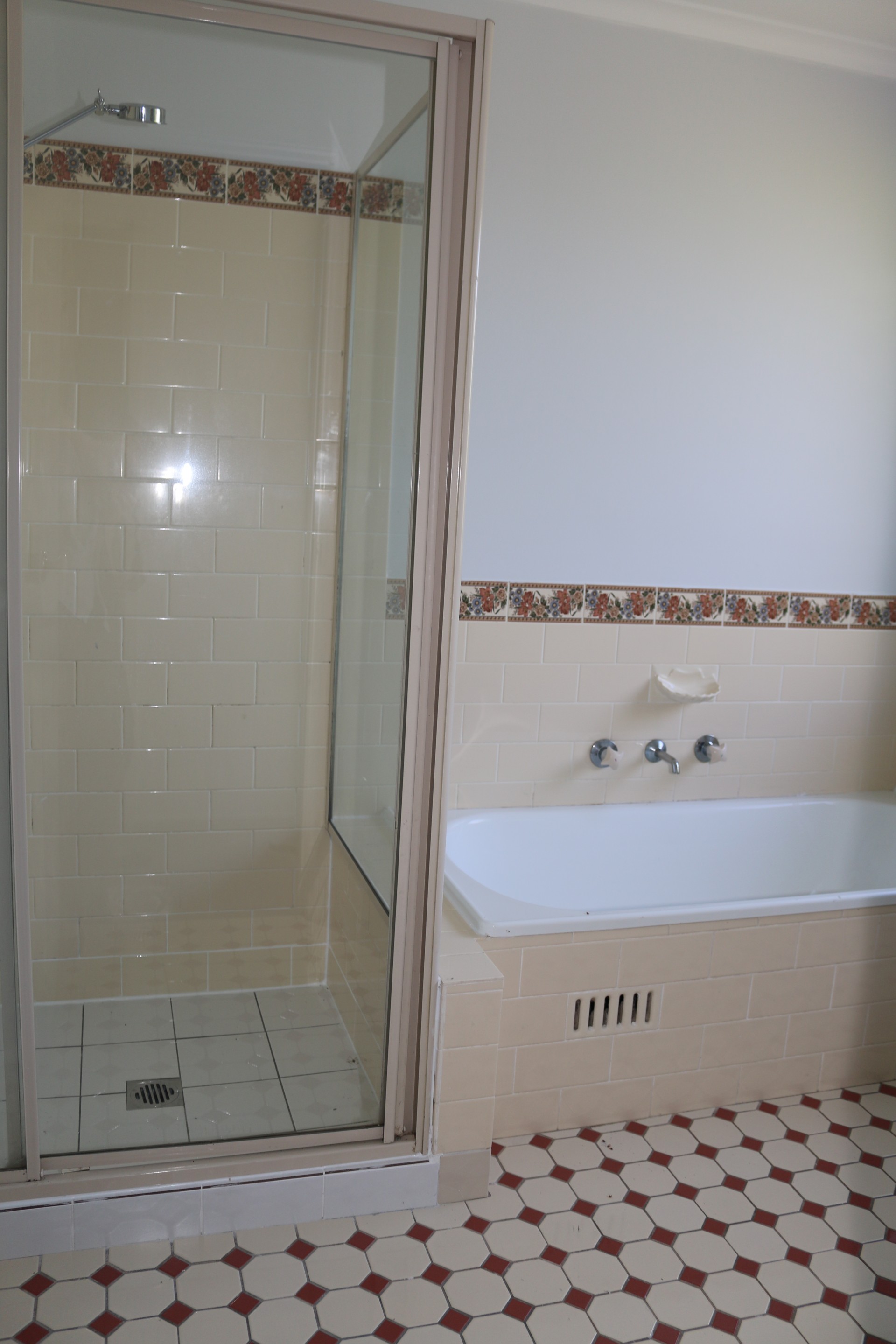 Real Estate in Tuggerawong