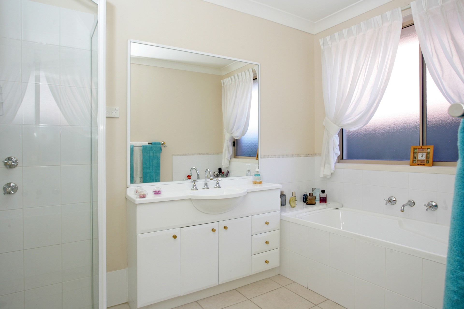 Real Estate in Hamlyn Terrace