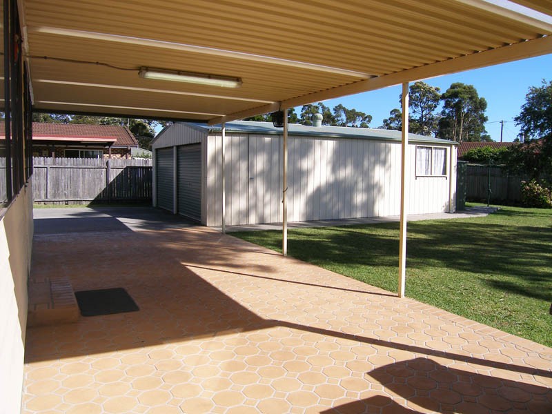 Entertainment area & pergola
