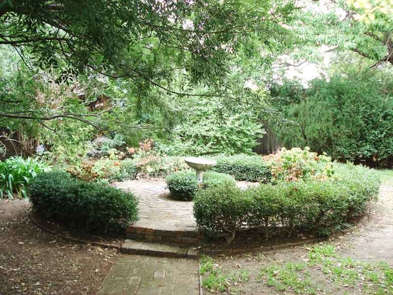 Pretty Cottage Garden