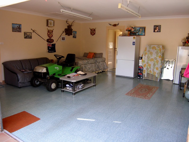 Double garage/granny flat