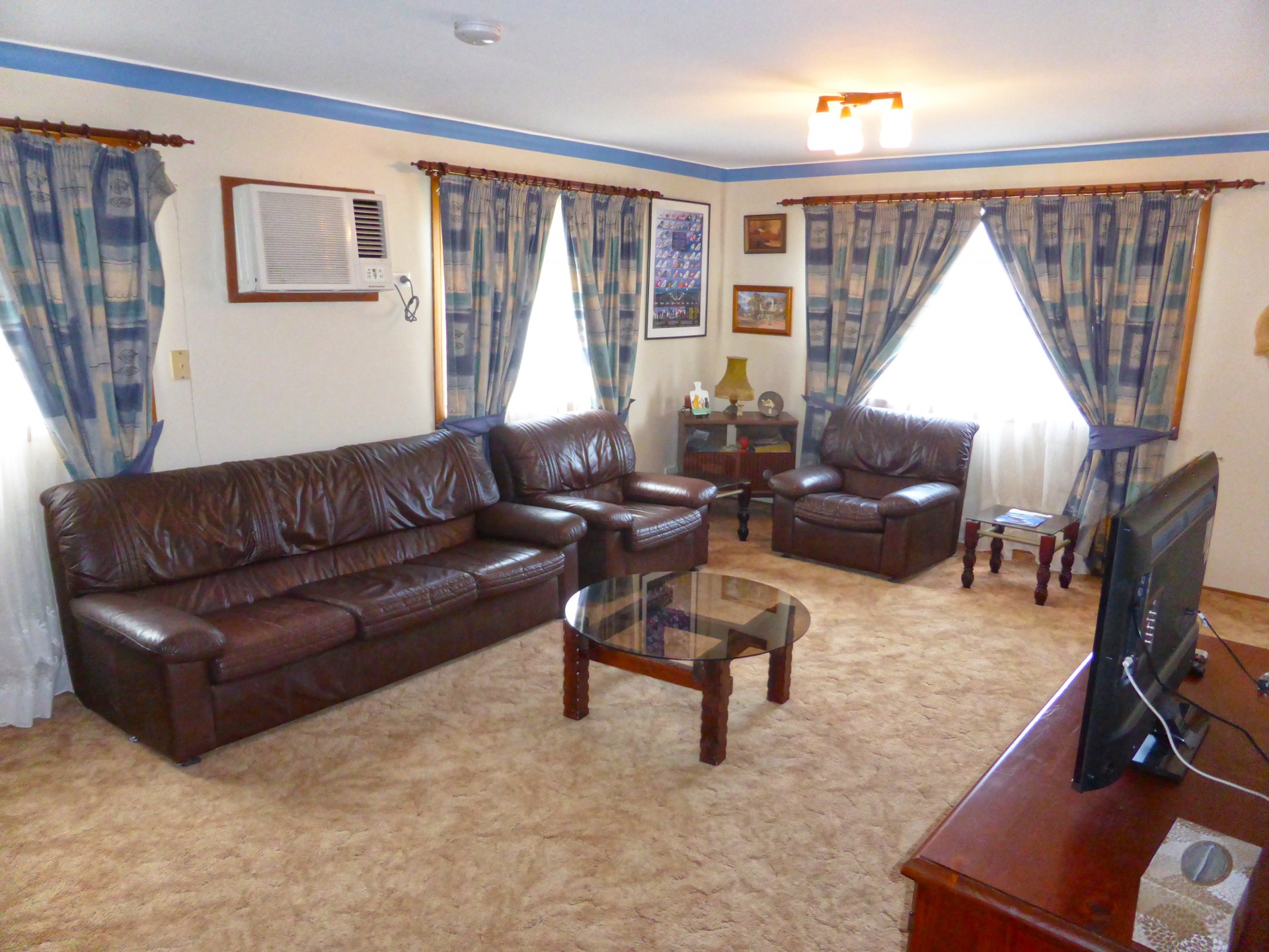 Combined lounge/dining