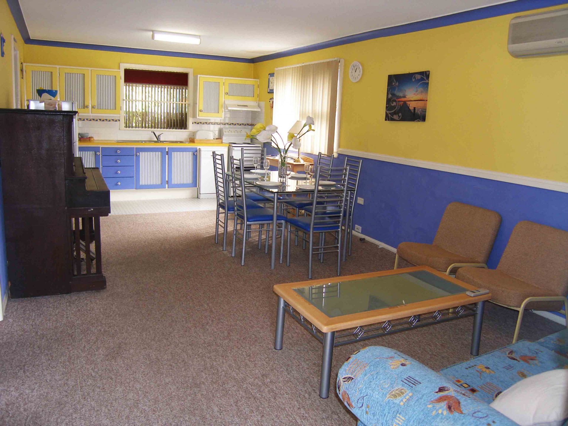 Lounge, dining & kitchen