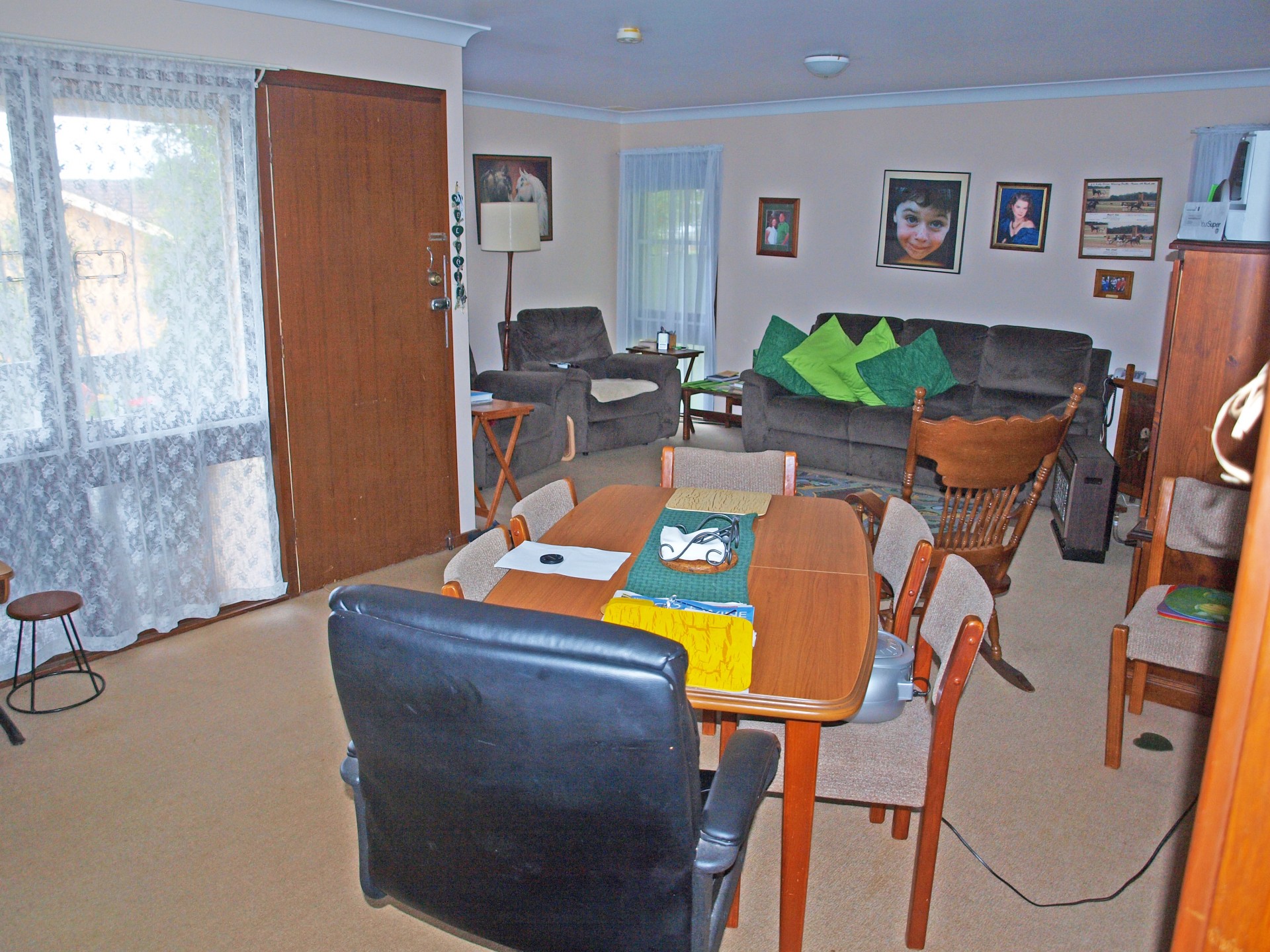 Open plan lounge & dining area