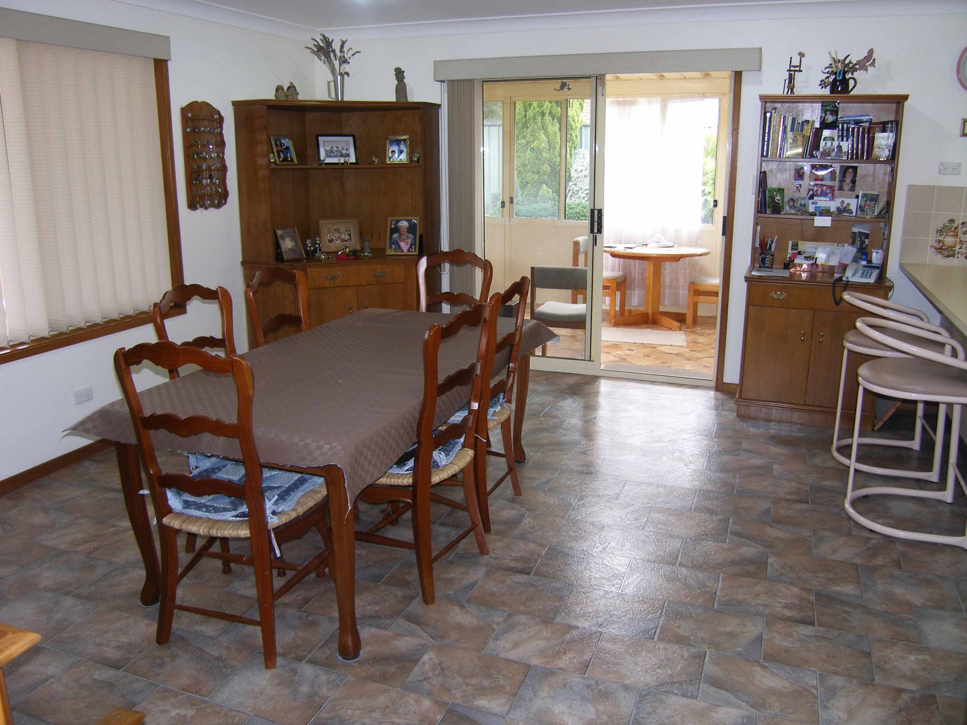 dimimg & family room