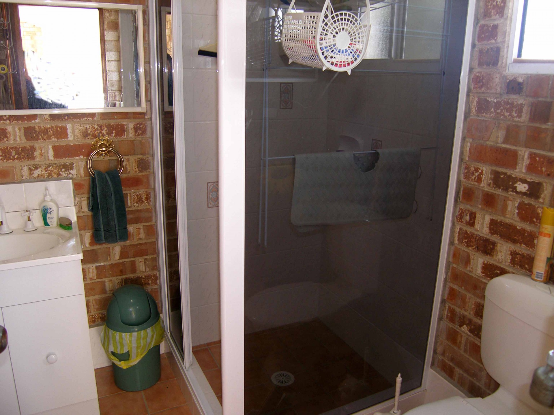 2nd bathroom/laundry