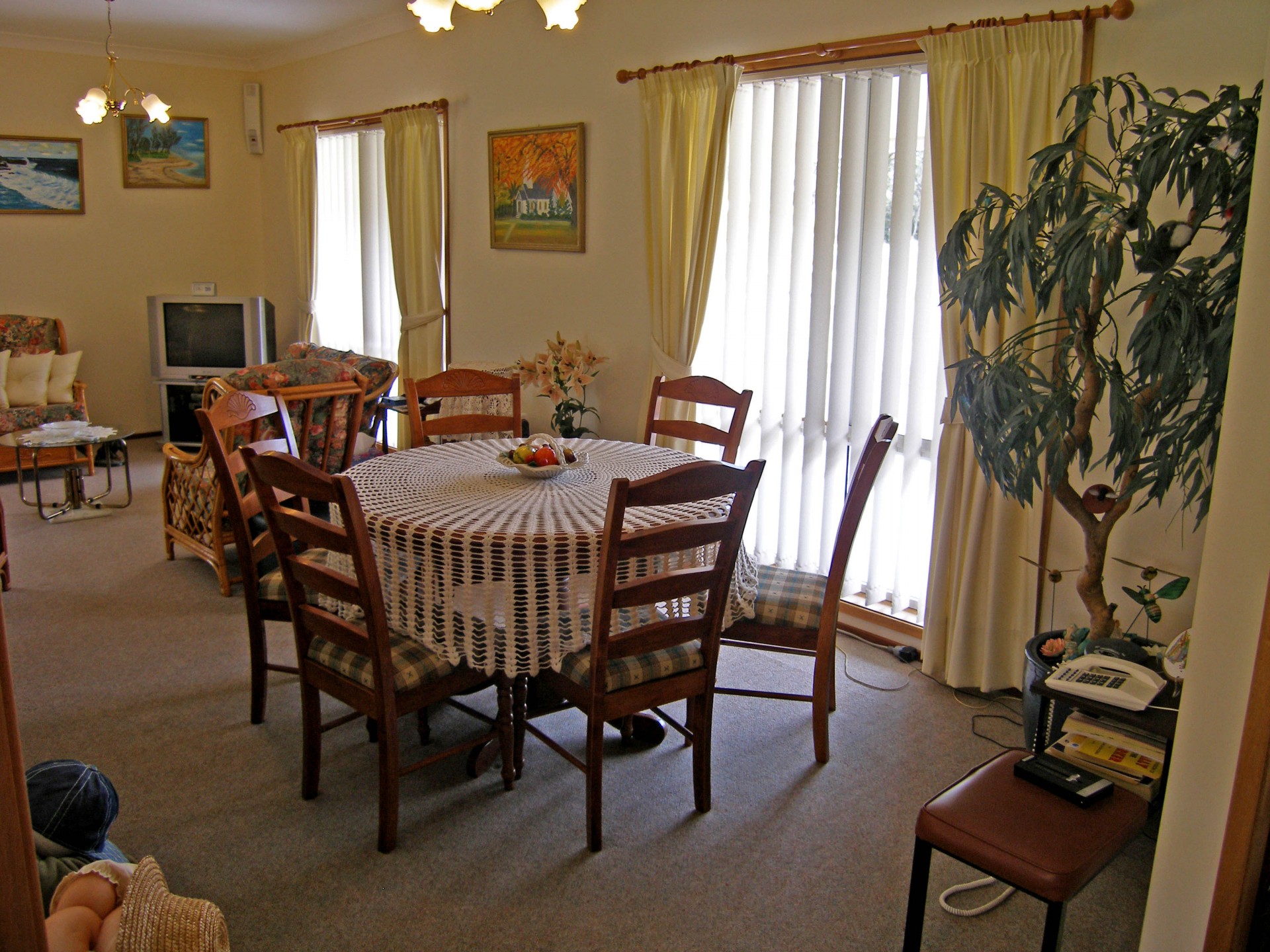 2nd dining & lounge room